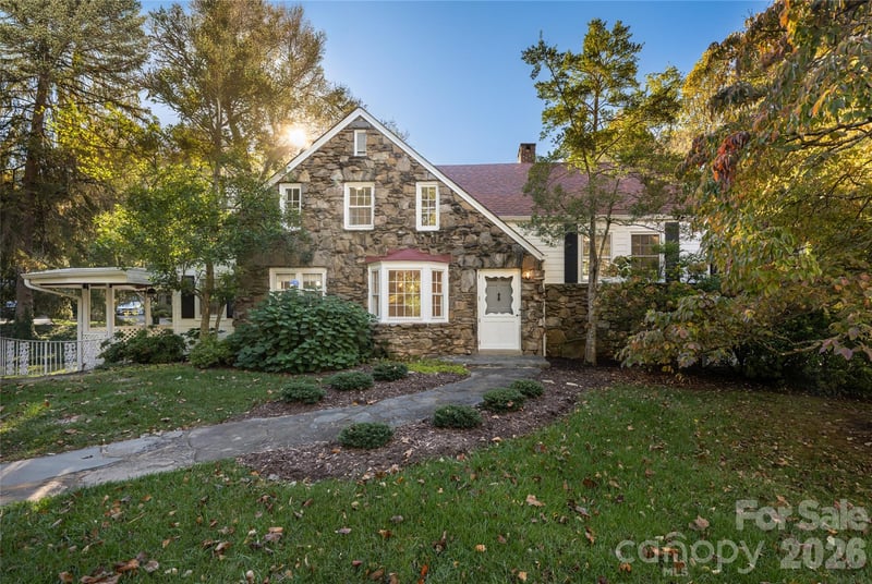 25 Blackwood Road, Asheville, NC - 4 beds, 2.5 baths, 3,015 sqft - $1,250,000