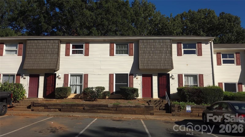 7953 Shady Oak Trail Apt 47, Charlotte, NC - 2 beds, 1.5 baths, 1,048 sqft - $129,500