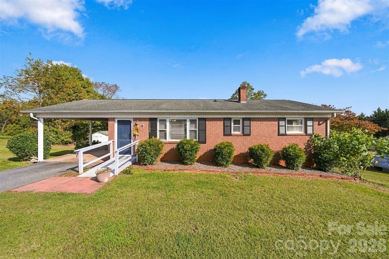 3983 Buff Street, Hickory, NC - 3 beds, 1 bath, 1,000 sqft - $235,000