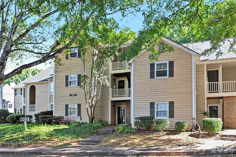 3200 Selwyn Farms Lane Apt 2, Charlotte, NC - 1 bed, 1 bath, 894 sqft - $200,000