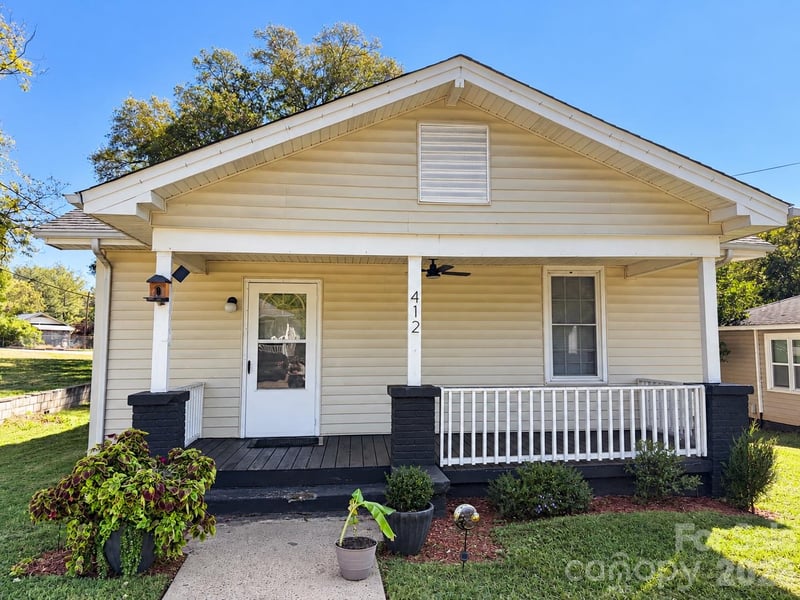 412 Carolina Avenue, Shelby, NC - 2 beds, 1.5 baths, 947 sqft - $159,900