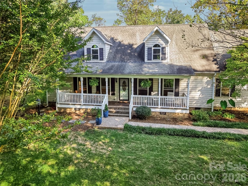 2122 N Rugby Road, Hendersonville, NC - 3 beds, 3 baths, 2,513 sqft - $635,000