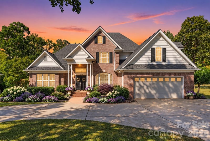 1093 Fairfield Drive, Gastonia, NC - 4 beds, 2.5 baths, 3,181 sqft - $599,880