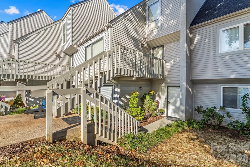 1050 21st Avenue, Hickory, NC - 1 bed, 1 bath, 756 sqft - $189,000