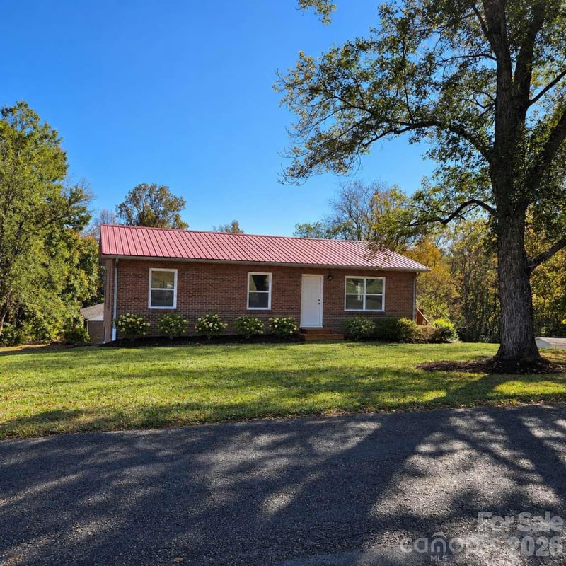 3101 Prairie Court, Lenoir, NC - 3 beds, 2 baths, 1,620 sqft - $341,000