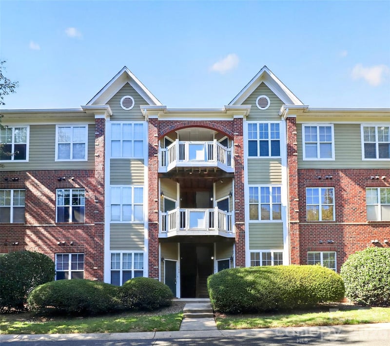 226 S Torrence Street Apt 103, Charlotte, NC - 2 beds, 2 baths, 1,052 sqft - $380,000