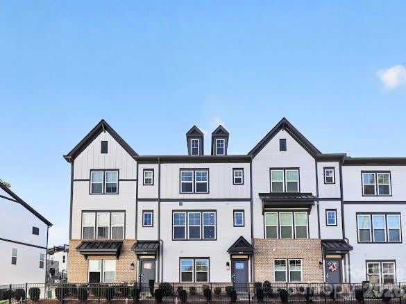5017 Nestling Spring Street, Charlotte, NC - 4 beds, 3.5 baths, 1,952 sqft - $540,000