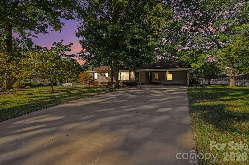 225 Edgewood Drive, Statesville, NC - 3 beds, 2 baths, 1,703 sqft - $330,000
