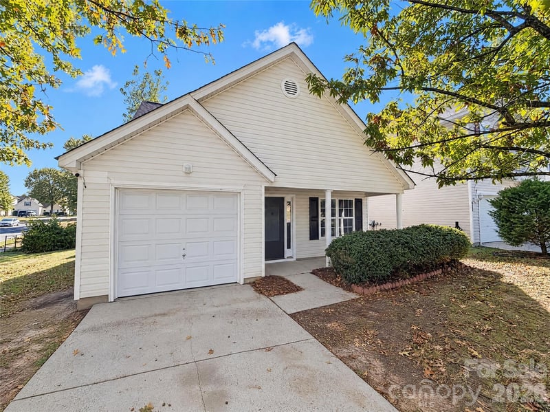 8603 Berrybrook Lane, Charlotte, NC - 3 beds, 2 baths, 1,442 sqft - $285,000