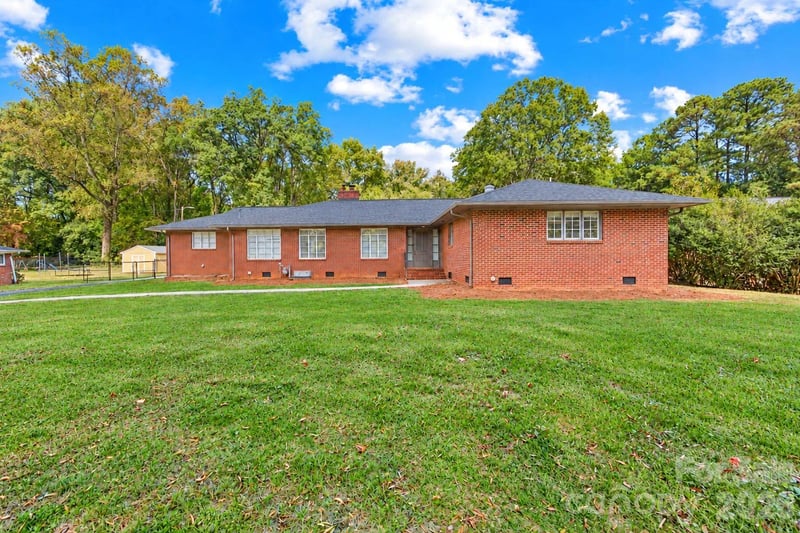 1920 Marlwood Circle, Charlotte, NC - 3 beds, 3 baths, 2,147 sqft - $368,000