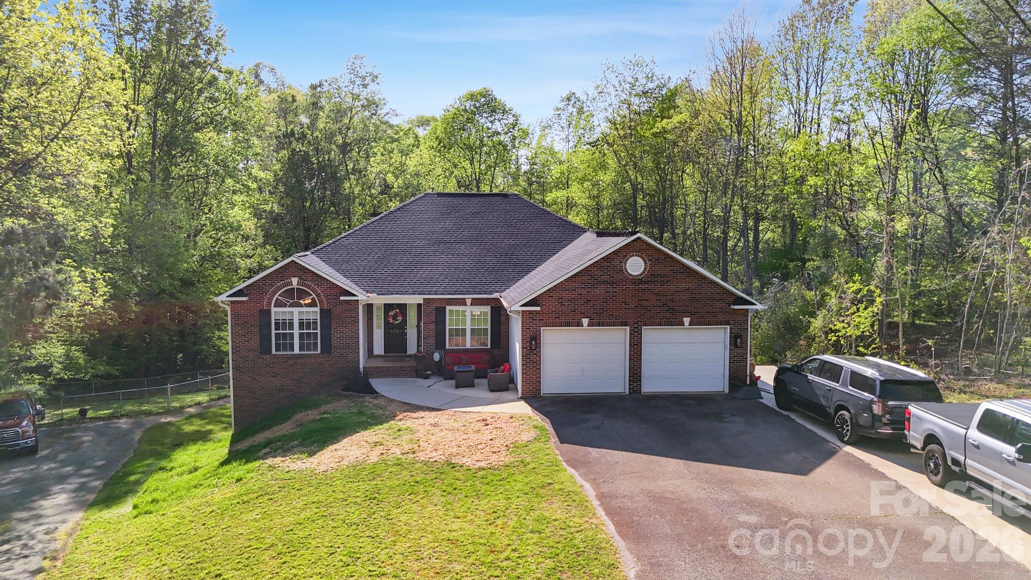 3232 47th Avenue Pl, Hickory, NC 28601. property listing photo
