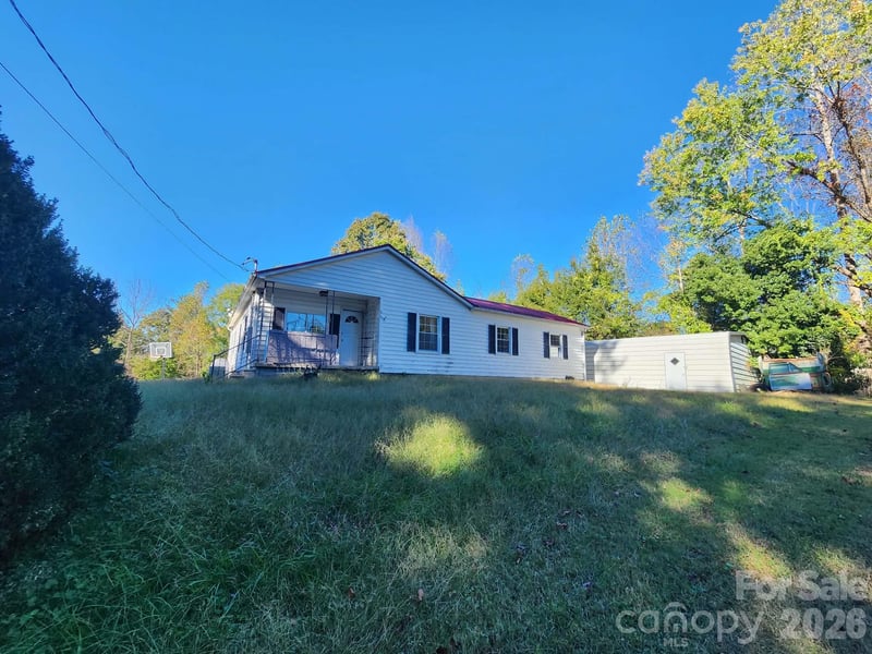 1416 Graystone Place SW, Lenoir, NC - 3 beds, 1.5 baths, 1,200 sqft - $209,000