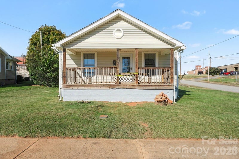 216 N Brady Avenue, Newton, NC - 2 beds, 1 bath, 808 sqft - $80,000