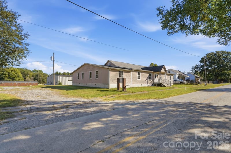 706 Old North Main Street, Clover, SC - 4 beds, 2 baths, 2,867 sqft - $175,000