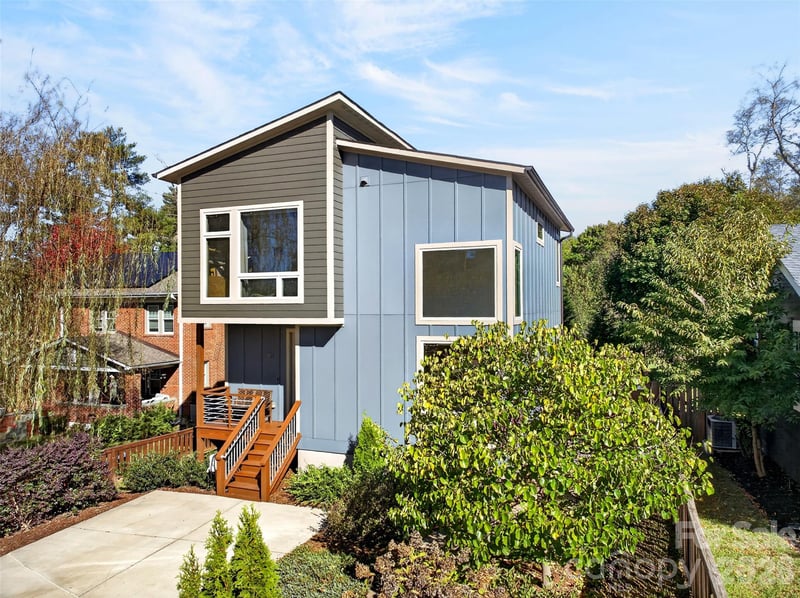 70 Garden Circle, Asheville, NC - 3 beds, 2.5 baths, 1,711 sqft - $675,000