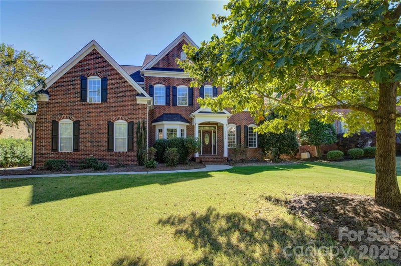 13700 Glen Abbey Drive, Charlotte, NC - 4 beds, 4.5 baths, 4,687 sqft - $945,000
