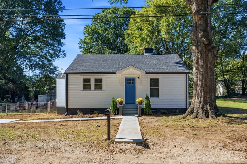 906 Longview Avenue, Kannapolis, NC - 2 beds, 1 bath, 905 sqft - $229,900
