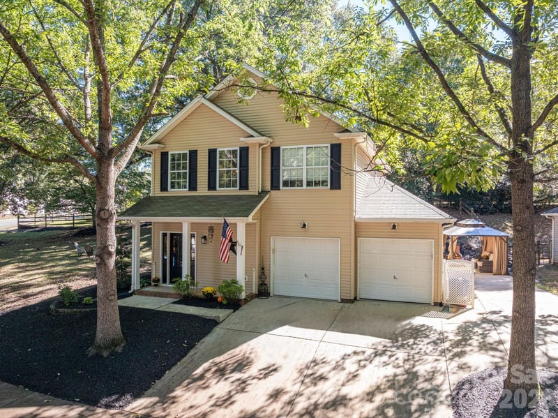 224 Howe Street, Belmont, NC - 3 beds, 2.5 baths, 1,682 sqft - $439,000
