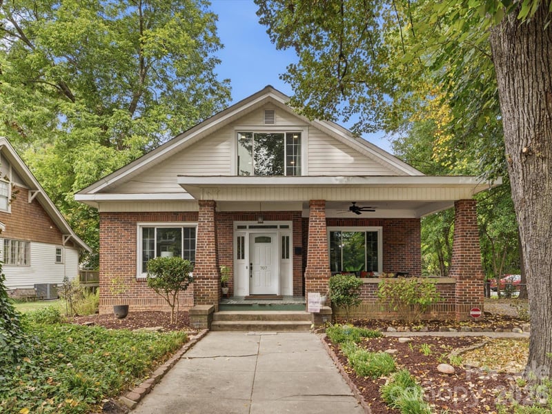 707 York Street, Gastonia, NC - 5 beds, 2 baths, 4,517 sqft - $350,000