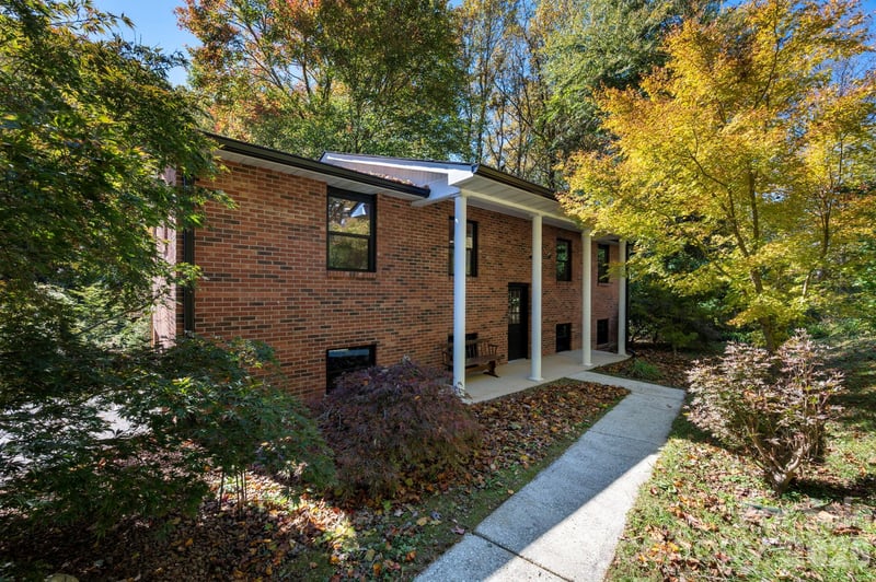 530 Burge Mountain Road, Hendersonville, NC - 3 beds, 2.5 baths, 1,968 sqft - $450,000