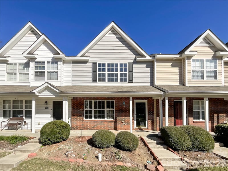 1228 Iron Gate Court, Rock Hill, SC - 4 beds, 4.5 baths, 2,668 sqft - $325,000