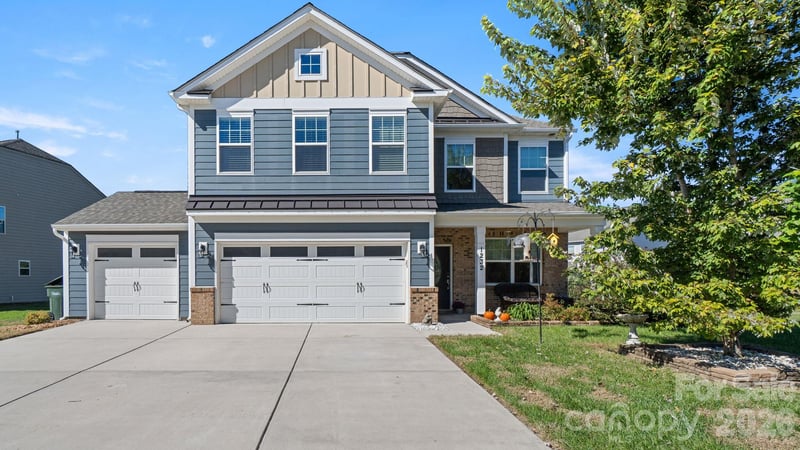 1232 New River Drive, Concord, NC - 4 beds, 2.5 baths, 2,632 sqft - $525,000