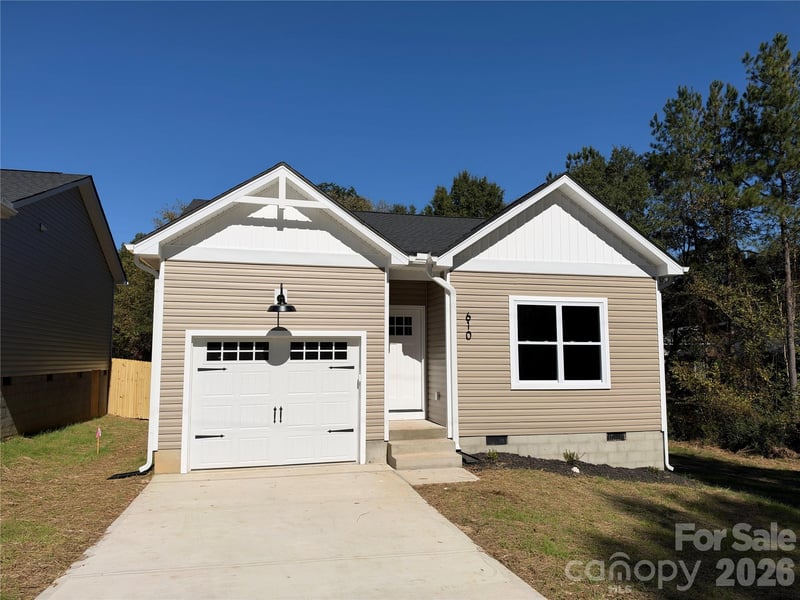 610 E Robinson Street, Dallas, NC - 3 beds, 2 baths, 1,180 sqft - $269,900
