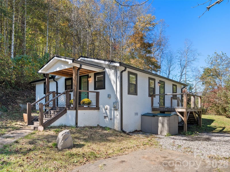 12 Posey Blanton Road, Sylva, NC - 2 beds, 2 baths, 1,088 sqft - $312,000
