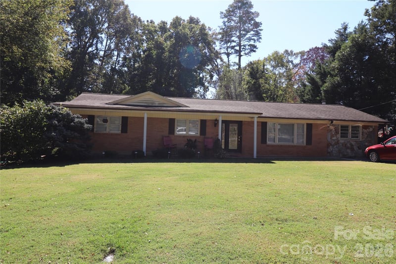 2157 Ridgewood Drive, Gastonia, NC - 3 beds, 2 baths, 1,729 sqft - $300,000
