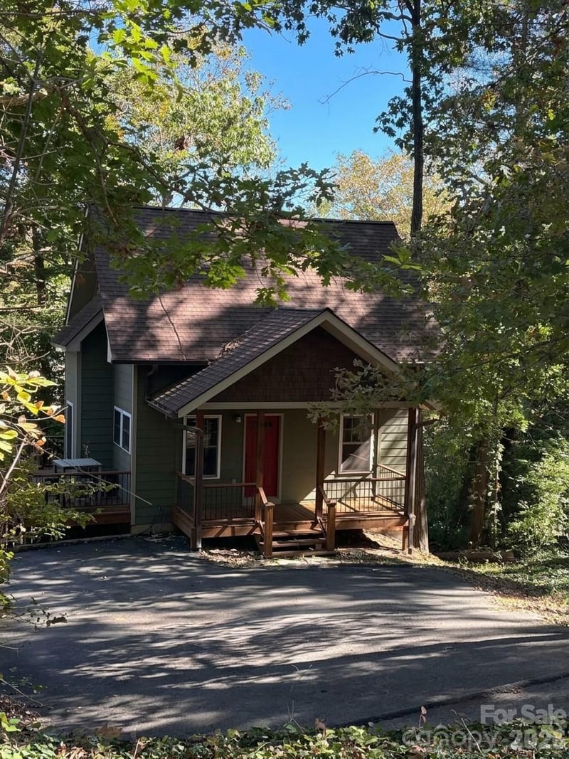 35 Hibriten Road, Asheville, NC - 2 beds, 1 bath, 724 sqft - $398,000