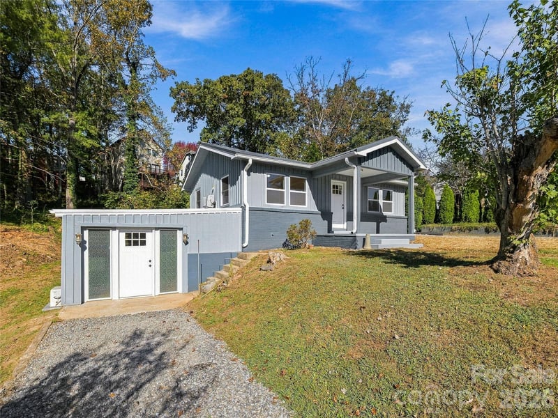 33 Phipps Street, Weaverville, NC - 3 beds, 2 baths, 904 sqft - $500,000