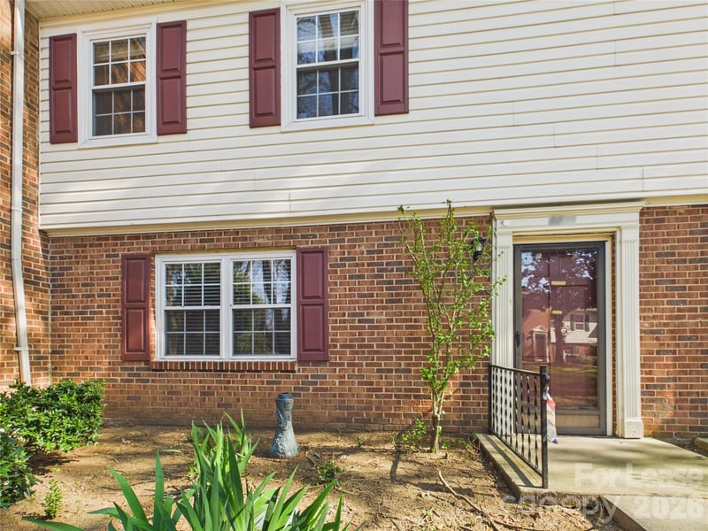 8811 Hunter Ridge Drive, Charlotte, NC - 3 beds, 2.5 baths, 1,254 sqft - $1,699/mo