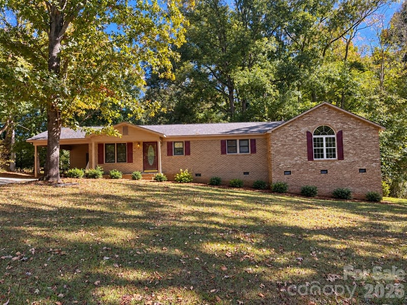 1609 University Park Drive, Lancaster, SC - 3 beds, 2 baths, 1,697 sqft - $240,000