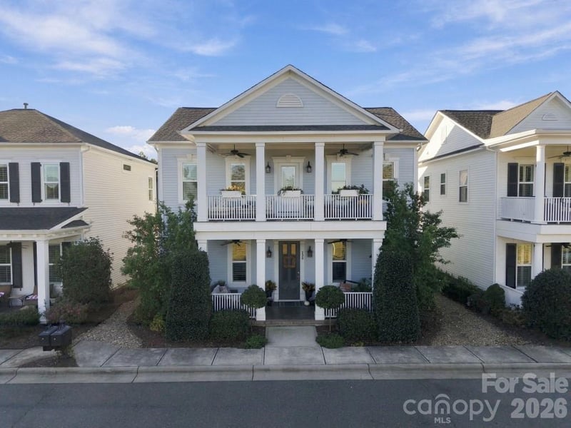 720 Loretto Lane, Fort Mill, SC - 4 beds, 3.5 baths, 3,096 sqft - $899,900