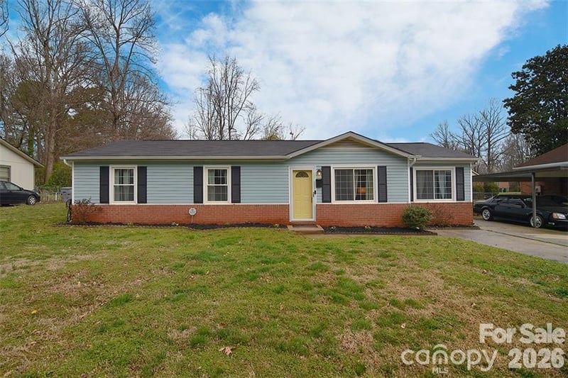 4425 Valeview Lane, Charlotte, NC - 3 beds, 2 baths, 1,380 sqft - $214,000