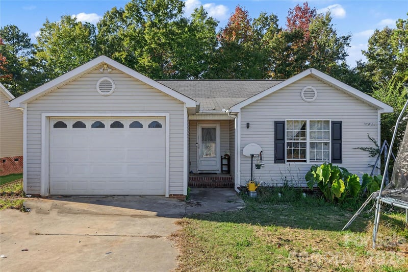 2053 E Park Drive, Lancaster, SC - 3 beds, 2 baths, 1,302 sqft - $225,000