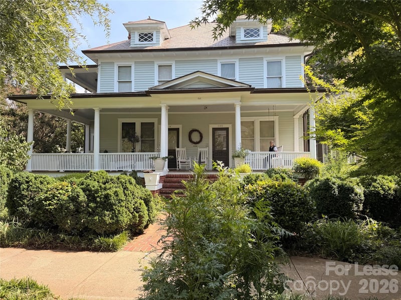 501 E Kingston Avenue E, Charlotte, NC - 2 beds, 1 bath, 1,300 sqft - $2,295/mo