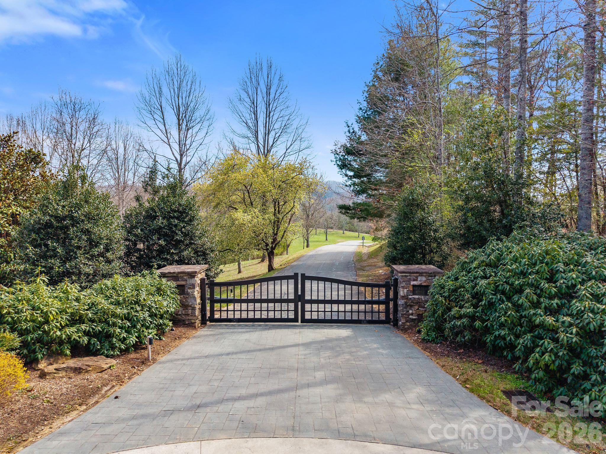 275 Stone Valley Way Apt 11, Hendersonville, NC 28792. property listing photo