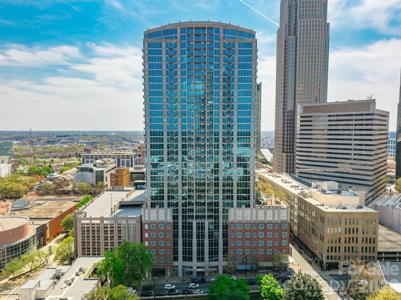 210 N Church Street Apt 2704, Charlotte, NC - 1 bed, 1 bath, 780 sqft - $299,000