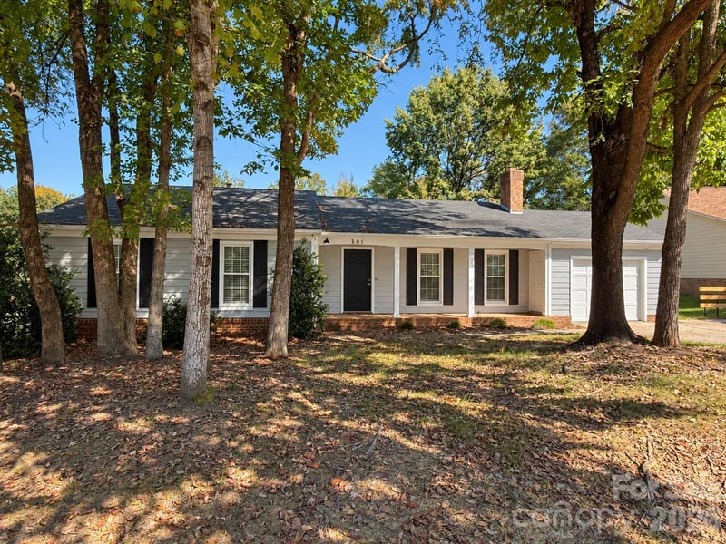 501 Mary Charlotte Drive, Charlotte, NC - 3 beds, 2 baths, 1,405 sqft - $315,000