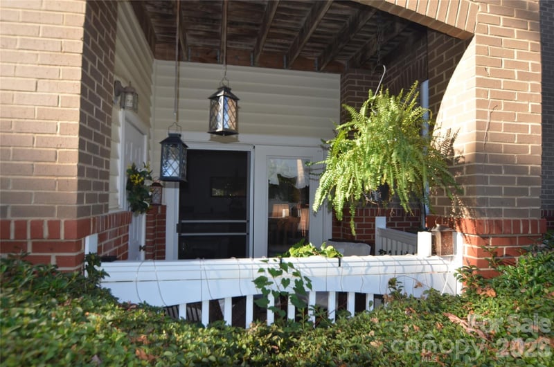19759 Deer Valley Drive, Cornelius, NC - 2 beds, 2 baths, 1,490 sqft - $299,900