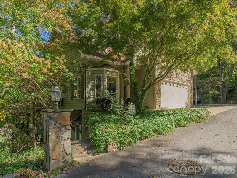 141 Aldersgate Road, Waynesville, NC - 3 beds, 3.5 baths, 4,692 sqft - $720,000