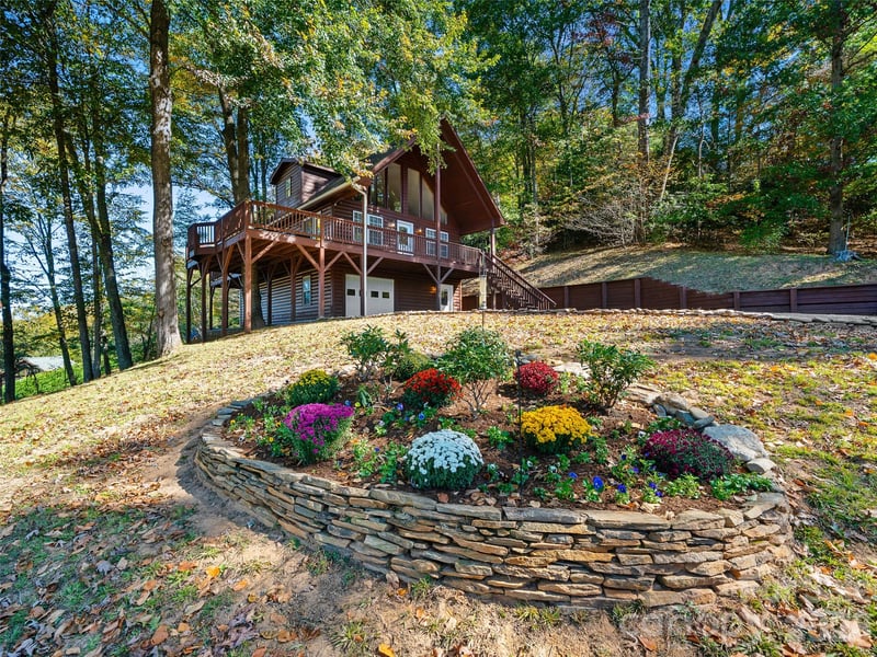 57 S Pinnacle Drive, Burnsville, NC - 3 beds, 3 baths, 2,075 sqft - $429,900