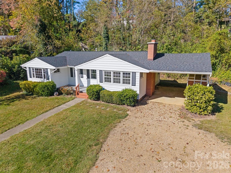 1 Valle Vista Drive, Asheville, NC - 3 beds, 2 baths, 1,241 sqft - $430,000
