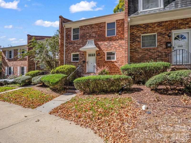 1409 Kensington Road B-3, Hendersonville, NC - 2 beds, 2.5 baths, 1,470 sqft - $295,000