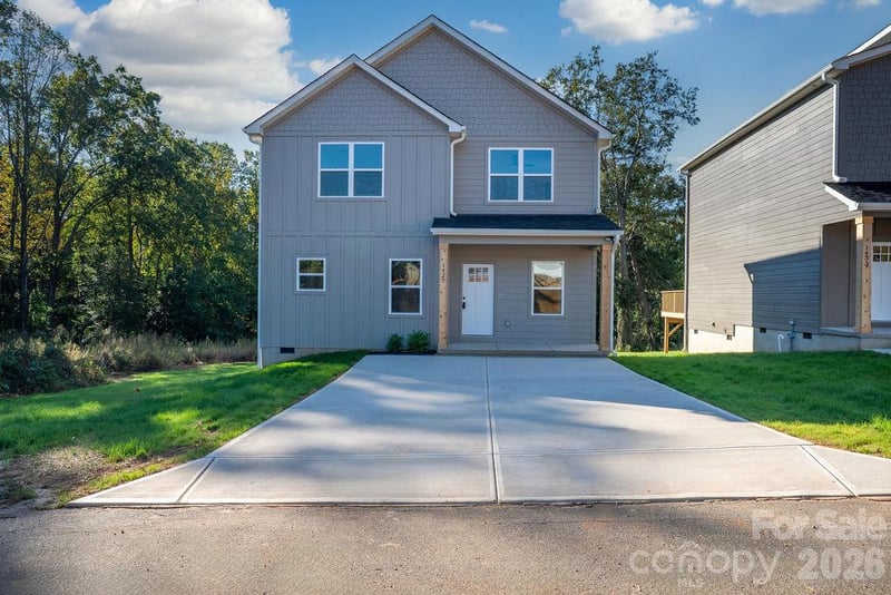 1429 10th Avenue SW, Hickory, NC - 3 beds, 2.5 baths, 1,475 sqft - $274,900