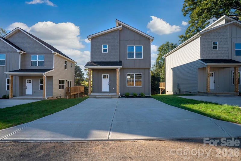 1433 10th Avenue SW, Hickory, NC - 3 beds, 2.5 baths, 1,391 sqft - $269,900