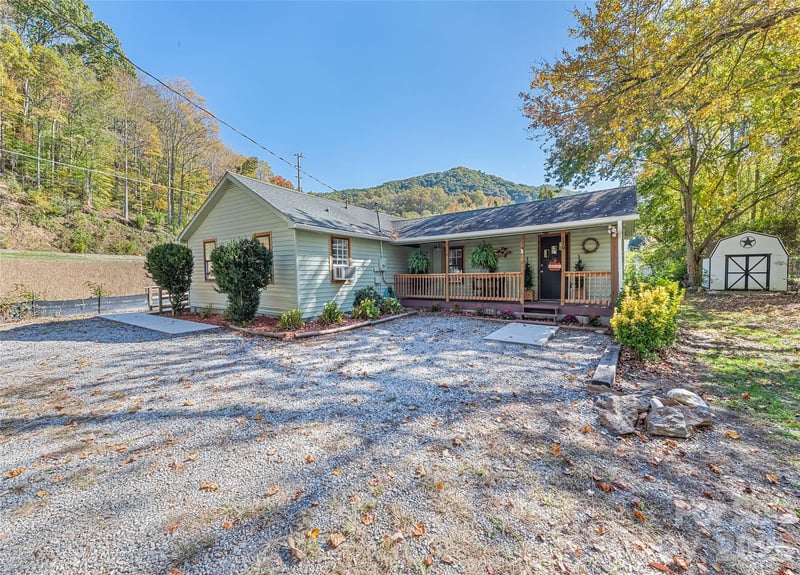 179 Jonathan Creek Road, Waynesville, NC - 2 beds, 2 baths, 644 sqft - $329,000