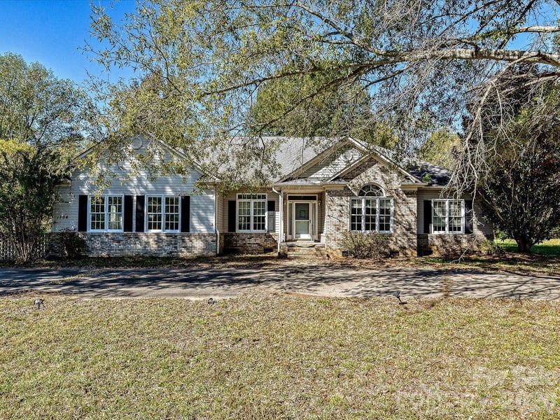 1704 Colfax Drive, Concord, NC - 3 beds, 4.5 baths, 3,841 sqft - $454,900