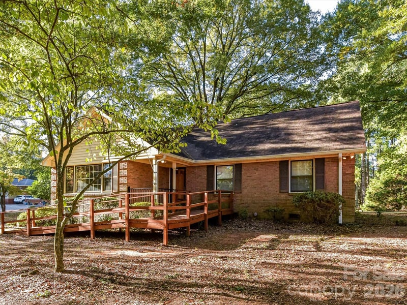 1806 Lakeview Drive, Pineville, NC - 4 beds, 3 baths, 2,304 sqft - $499,000